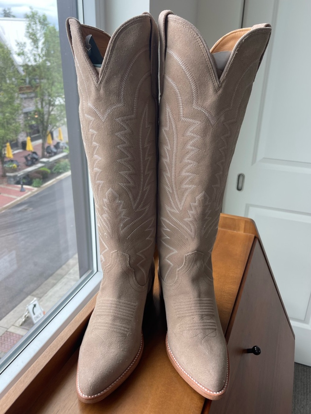 Tecovas FABULOUS Abby coastal cowgirl/festival season boots in Driftwood Suede! - Picture 3 of 17